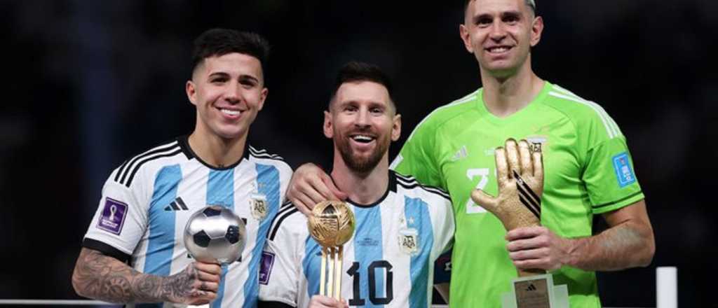 M&aacute;s trofeos: Messi, Enzo y Dibu fueron premiados en Qatar 