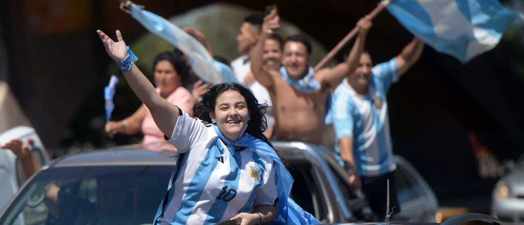 Fotos de la locura mendocina en las calles por Argentina campe&oacute;n