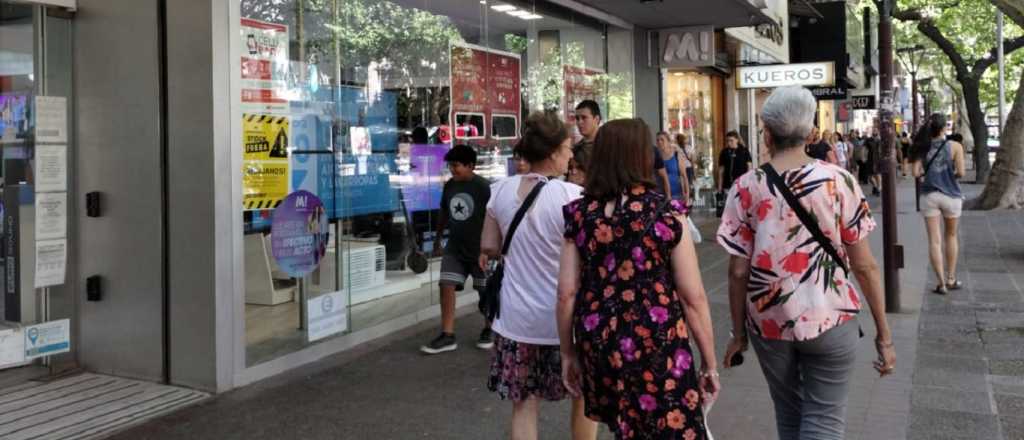 Cómo funcionarán los comercios y los servicios este viernes en Mendoza