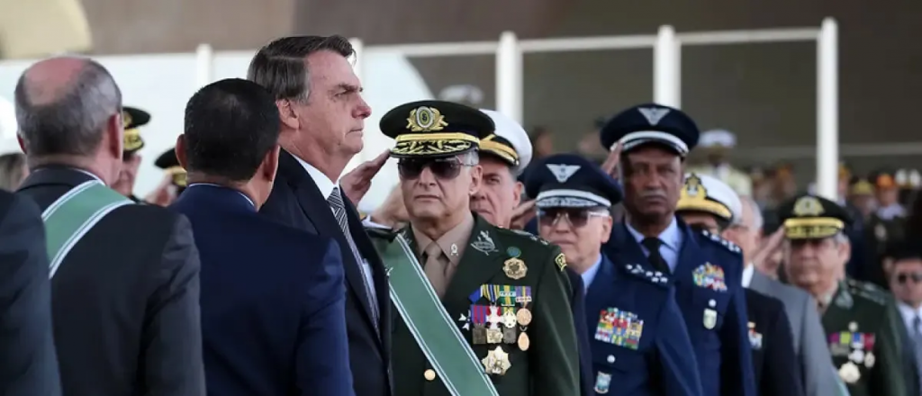 Bolsonaro indultó a militares y policías a solo nueve días de dejar el poder