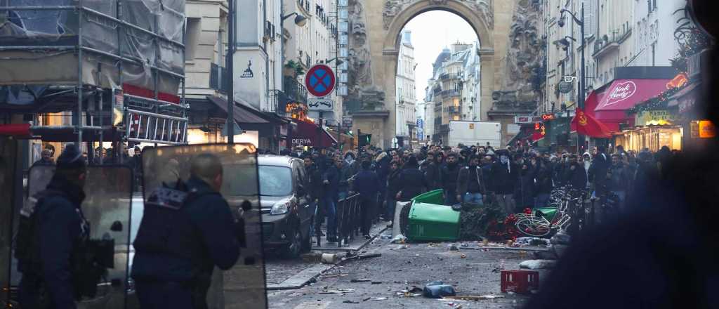 Caos en París en marcha por ataque "racista" al centro kurdo