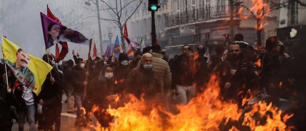 Gran manifestación en París en homenaje a los kurdos asesinados