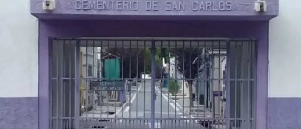 Se le cay&oacute; la pelota en el cementerio de San Carlos, la fue a buscar y nunca sali&oacute;