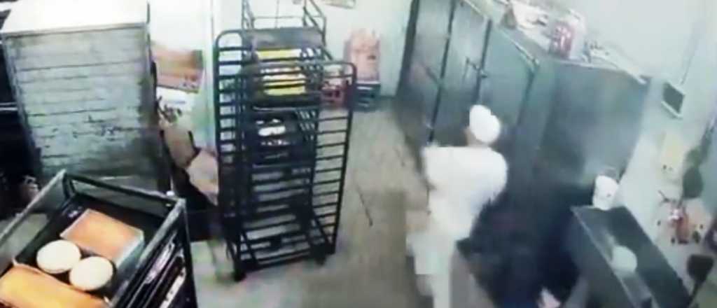 Video: panadero mató a su compañero de trabajo tirándole aceite hirviendo