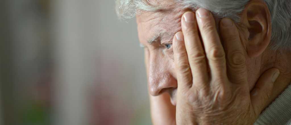 Aprobaron un f&aacute;rmaco que frena el deterioro en personas con Alzheimer
