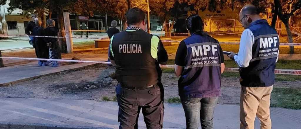 Una mujer asesinó a su pareja a puñaladas en una plaza de Tucumán