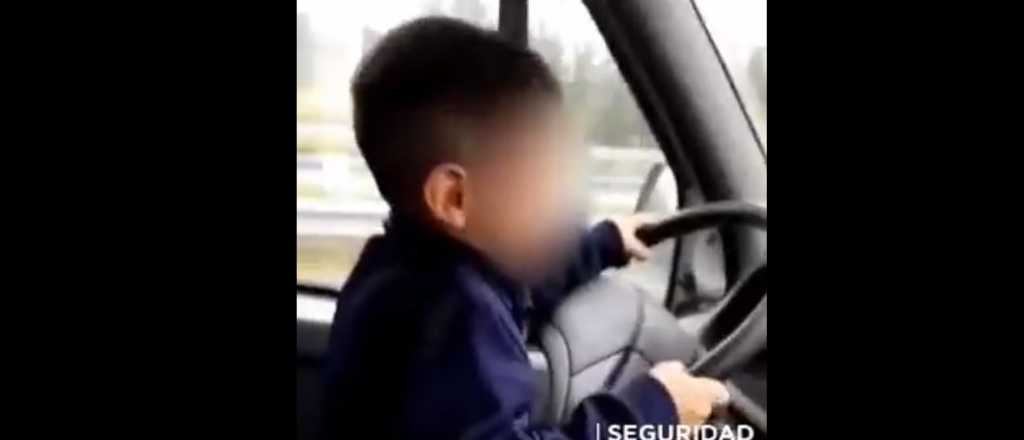 Video: obligó a manejar un camión a su hijo de 7 años, "dale boludo,derecho"