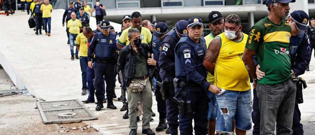 Ascienden a más de 1.400 los detenidos por el asalto golpista en Brasilia