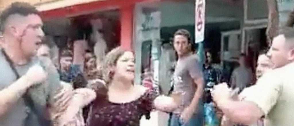 Video: denuncian a una exfigura de Boca por agredir a un vendedor