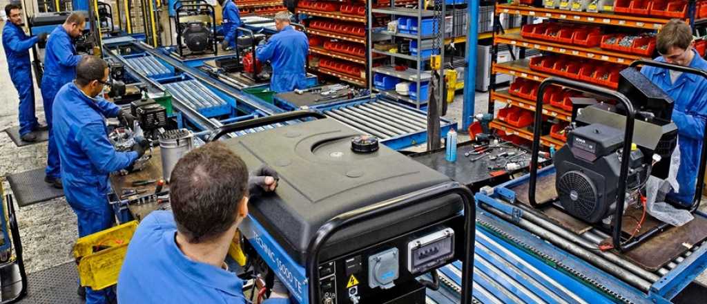 Empresas podrían frenar la producción por falta de insumos importados