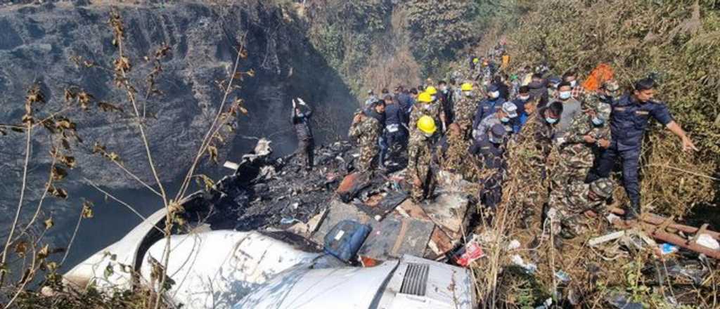 Un avi&oacute;n se estrell&oacute; en Nepal: una argentina entre las v&iacute;ctimas fatales