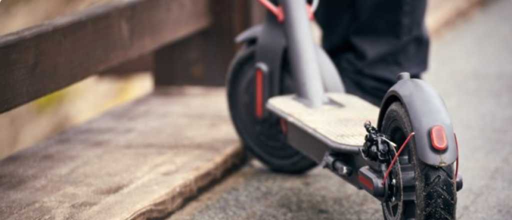 Asaltaron a una joven en Godoy Cruz y le robaron el monopatín eléctrico