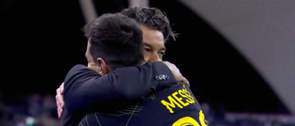 &iquest;Qu&eacute; le dijo? El sentido abrazo de Gallardo y Messi que se volvi&oacute; viral