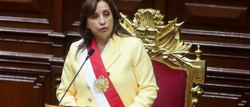 La Presidenta de Perú afirmó que su gobierno "está firme"