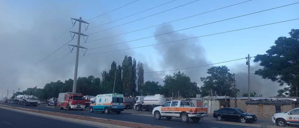 Incendio en un basural afectó con humo una gran zona de Godoy Cruz
