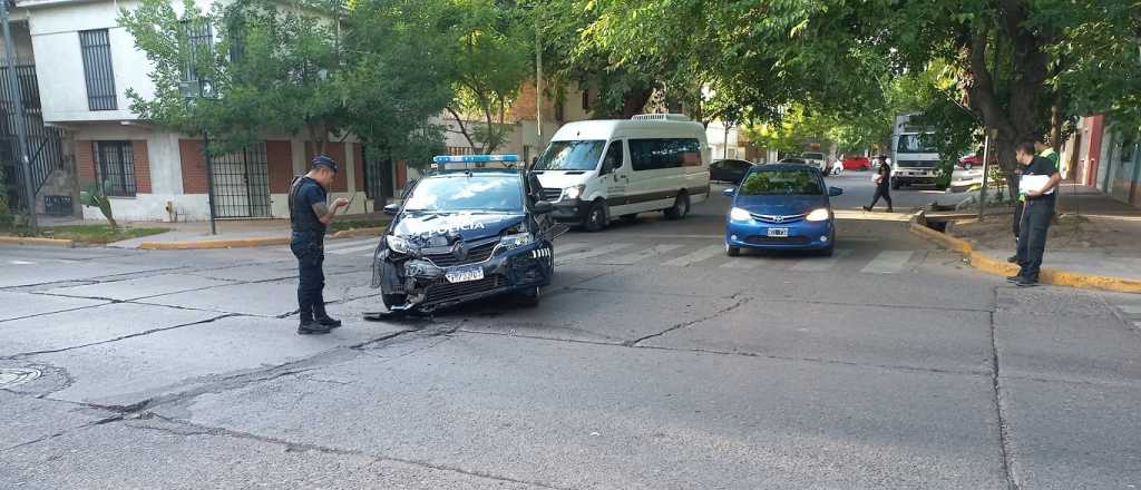 Dos móviles policiales chocaron en Guaymallén