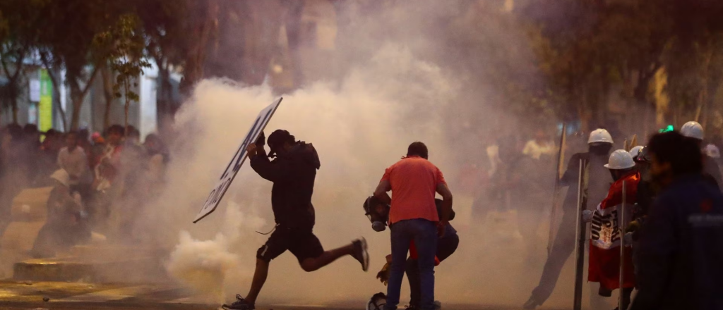 Otro manifestante muerto y contin&uacute;a la crisis pol&iacute;tica en Per&uacute;