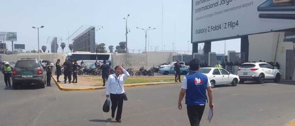 Perú: la policía impidió una toma en el aeropuerto de Lima 