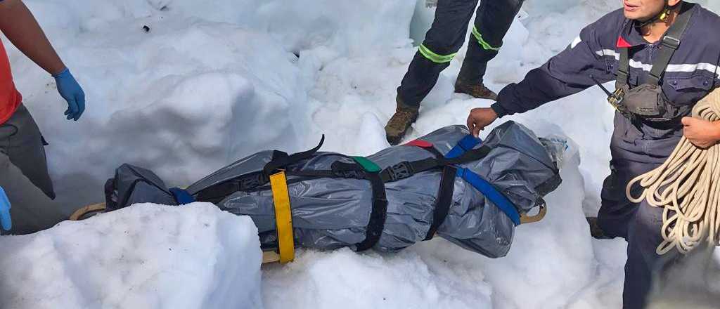 Murió un turista al derrumbarse el hielo de una cueva en El Bolsón