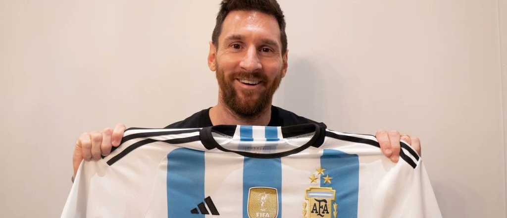 Video: la emoción de Messi al ver la camiseta con las tres estrellas