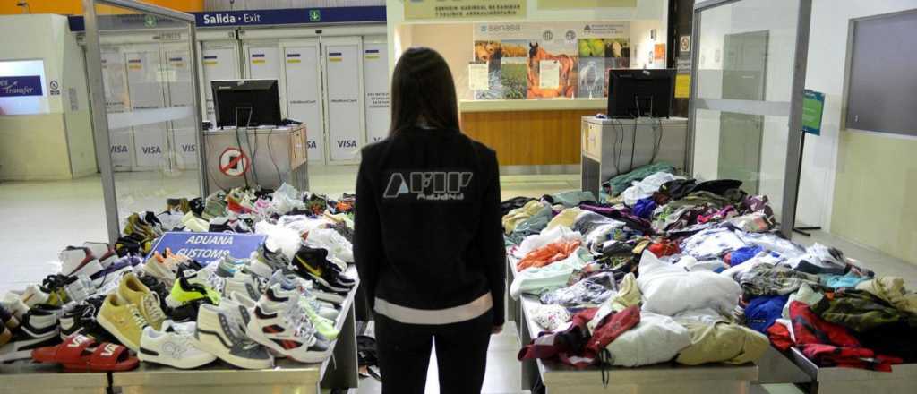 Quisieron ingresar al pa&iacute;s cientos de prendas como "equipaje personal"