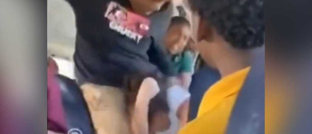 Video: brutal golpiza a una niña por ser latina en el bus escolar