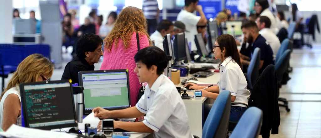 Unos 80 mil estatales mendocinos cobrarán la suma fija de $60.000