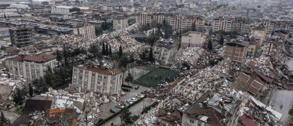 Impactante imagen del terremoto en Turquía: así se derrumbaron edificios