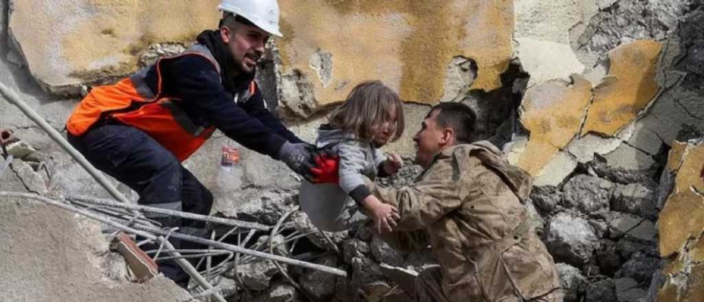 Ya son más de 8 mil los muertos por el terremoto en Turquía y Siria