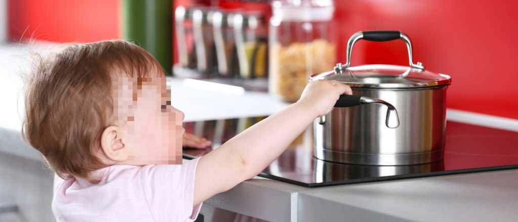A un beb&eacute; le cay&oacute; agua hiriviendo y sufri&oacute; serias quemaduras, en San Carlos 