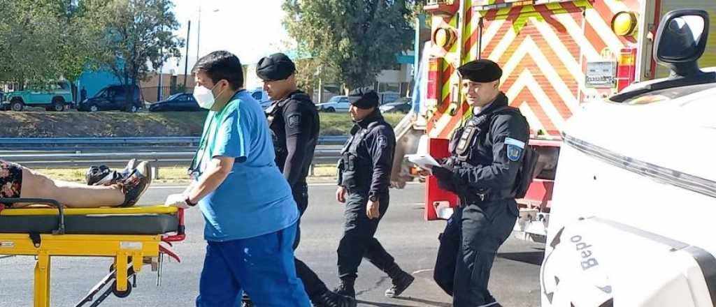 Una mujer fue atropellada al intentar cruzar el Acceso Sur