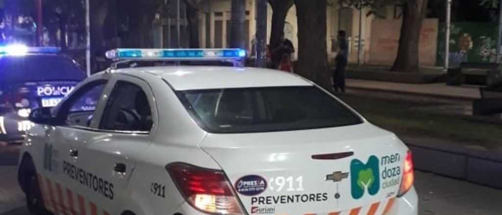 Intentaban robar una camioneta en pleno Centro y fueron detenidos