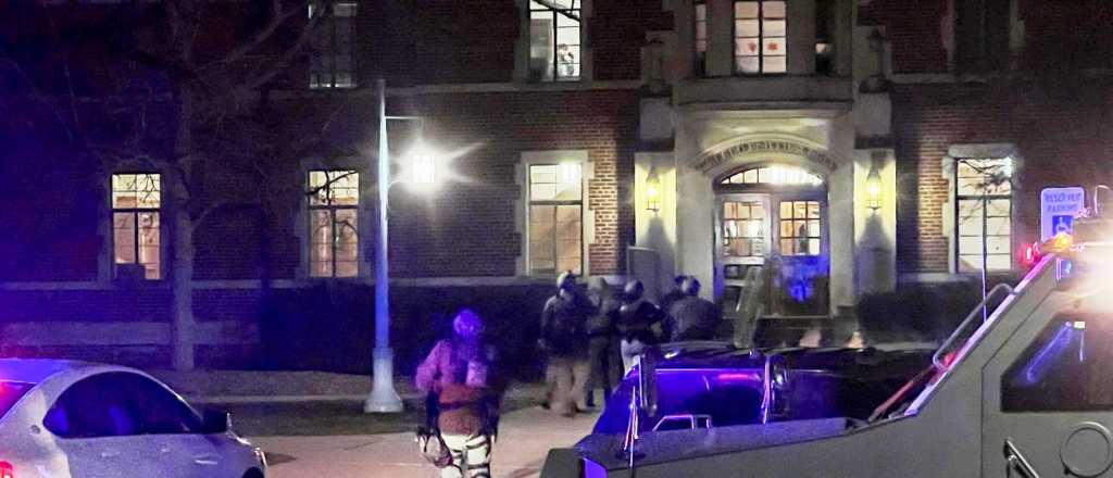 Tres muertos y cinco heridos en tiroteo en una universidad de EE.UU