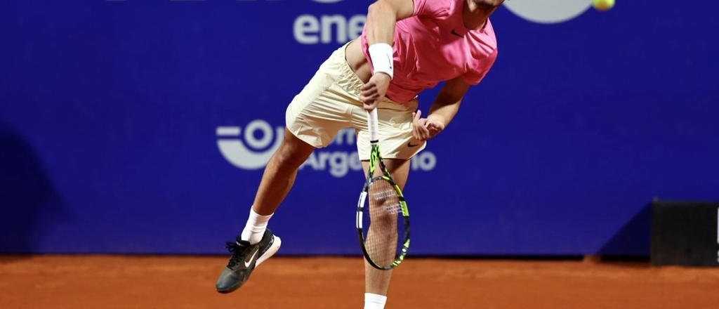 Carlos Alcaraz avanzó a cuartos de final en el Argentina Open