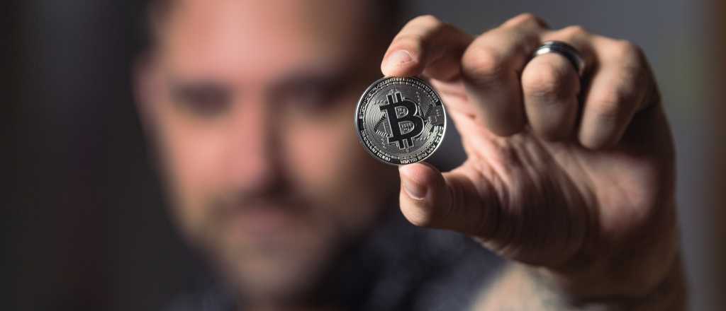 Bitcoin esquivó la crisis de BUSD y una cruz dorada puede traer buenas noticias