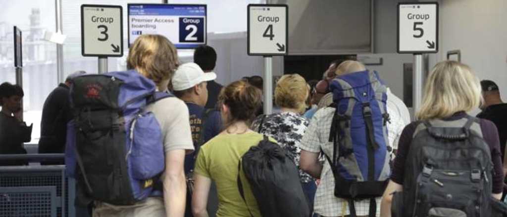 La verdadera razón por la que la gente hace fila antes de subir al avión