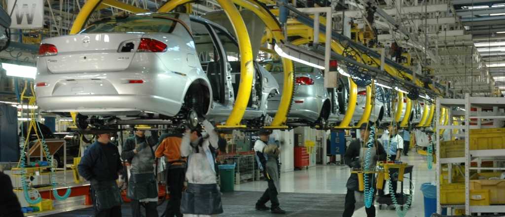 La producción nacional de autos retrocedió en noviembre