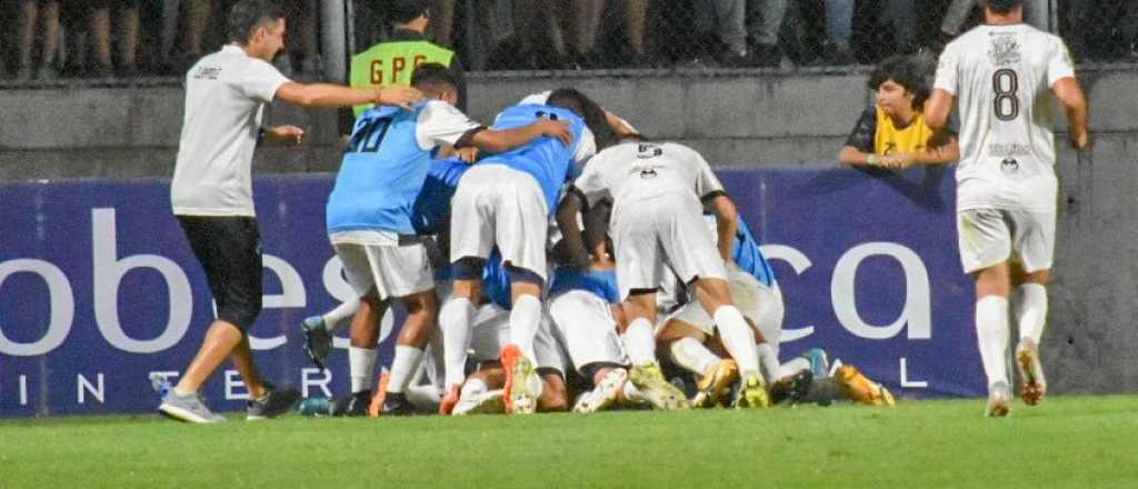 Otro batacazo: Claypole eliminó a Newell's de la Copa Argentina