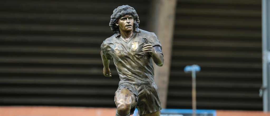 Por qué Napoli sacó la estatua de Maradona y se la devolvió a su autor