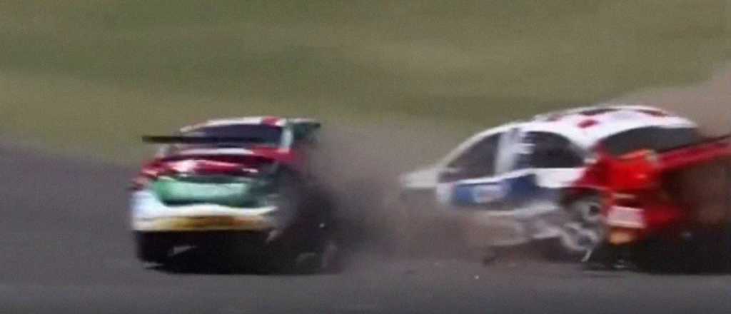 Video: el dur&iacute;simo choque a m&aacute;s de 200 km por hora que caus&oacute; p&aacute;nico