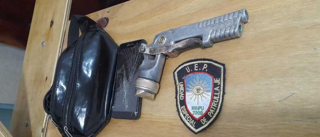 Un hombre fue detenido con un arma tumbera en Maipú