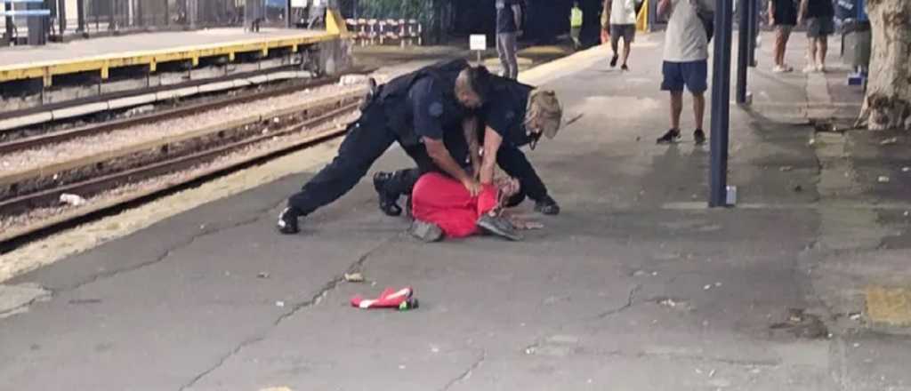 Terror a bordo de un tren en Buenos Aires: un pasajero accion&oacute; una granada