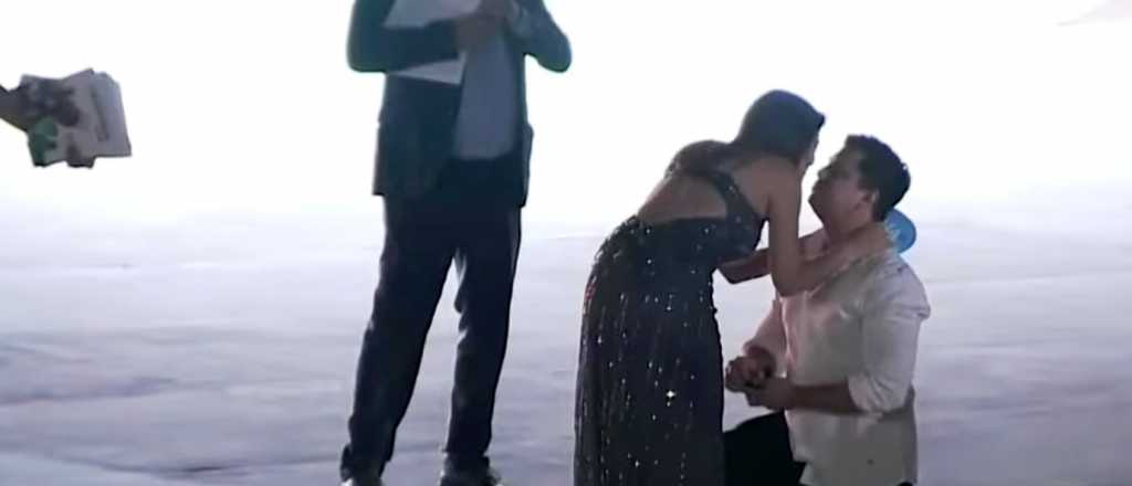 Video: le propuso casamiento a su novia en el escenario del Romero Day