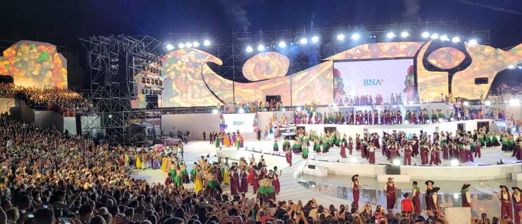 La Fiesta de la Vendimia 2024 se llamar&aacute; "Coronados de historia y futuro"