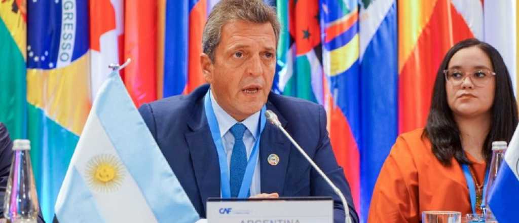 Massa acord&oacute; con la CAF un desembolso de US$840 millones