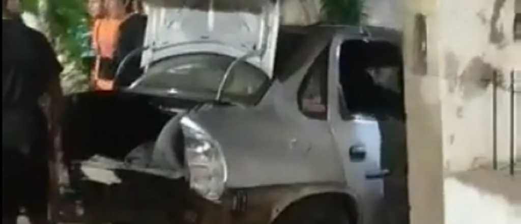 Un borracho choc&oacute; a una moto y un auto en Ciudad