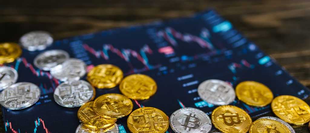 Bitcoin aguanta en medio de cierres bancarios y criptodólares en crisis