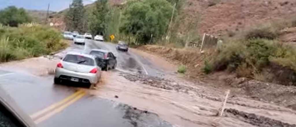 Videos: fuerte tormenta en Potrerillos y crecida de ríos