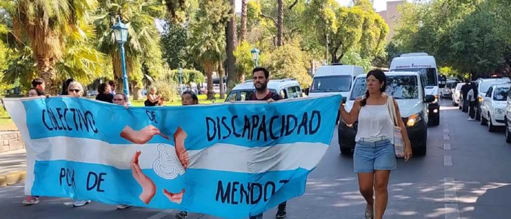 Protesta de transportistas y profesionales de discapacidad en Ciudad