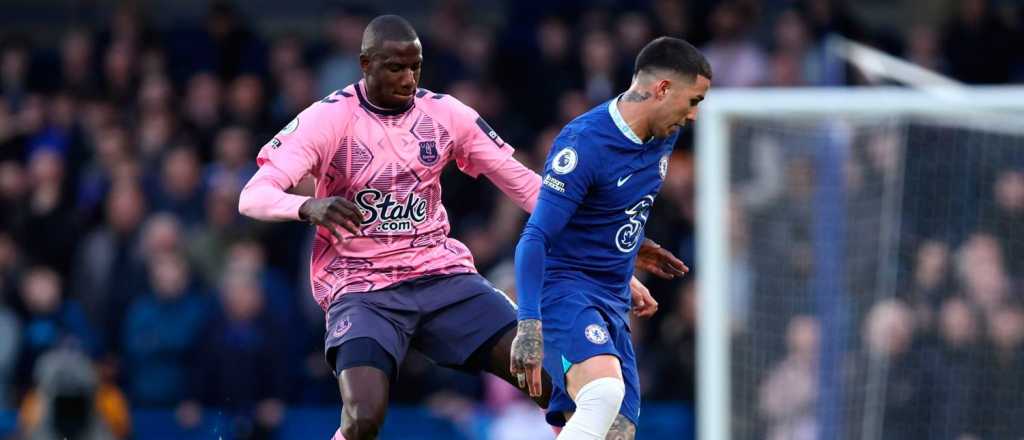 ¡Vestite, Enzo! El lujo viral de Fernández, con taco y caño, que causó sensación